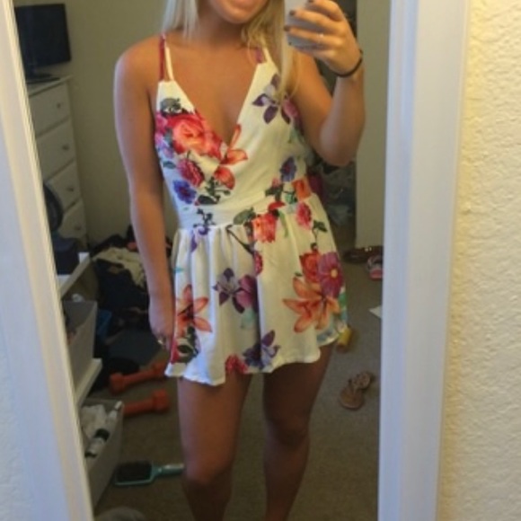 Floral backless romper - Picture 4 of 6